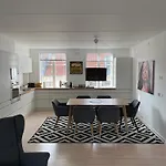 Lux Apartm, 2 Full Bathrooms, 2tv