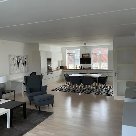 Lux Apartm, 2 Full Bathrooms, 2tv Apartment